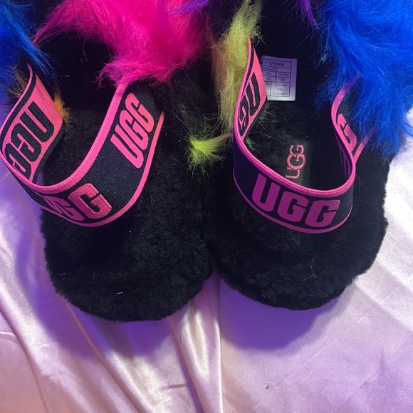 Uggs - Picture 2 of 4